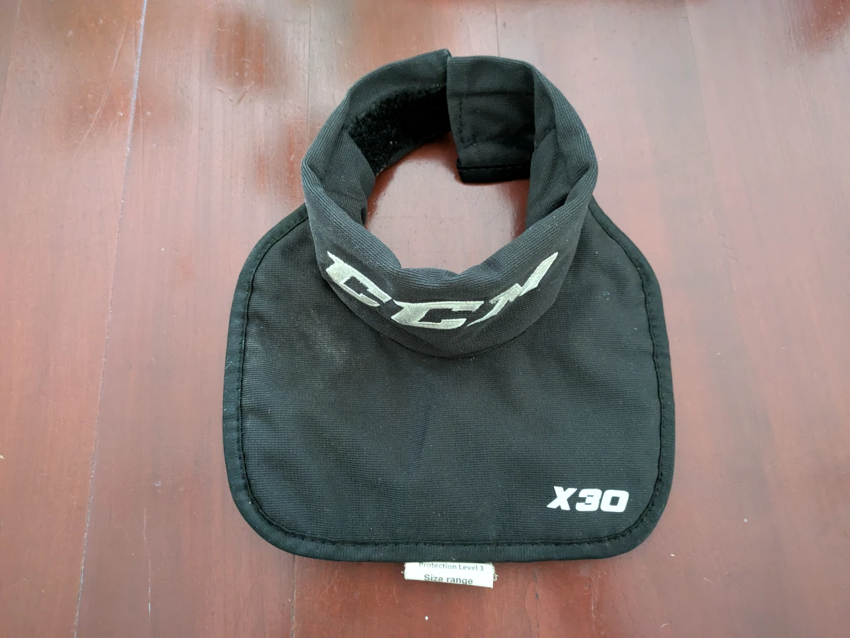 Protège cou U9 - Hockey sur Glace d'occasion à Beauzelle