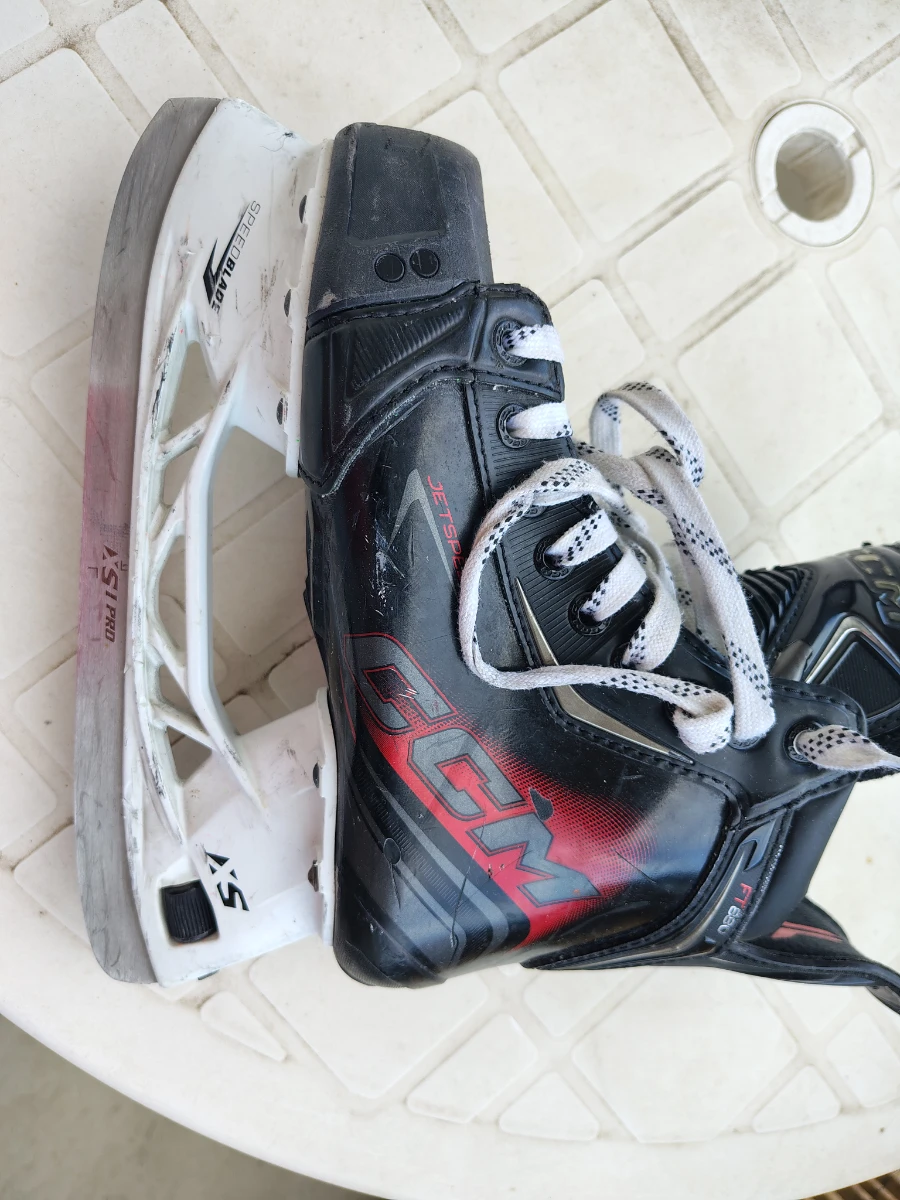 Photo 8 de Patins CCM FT 680 taille 4,5 soit 38 pointure 38