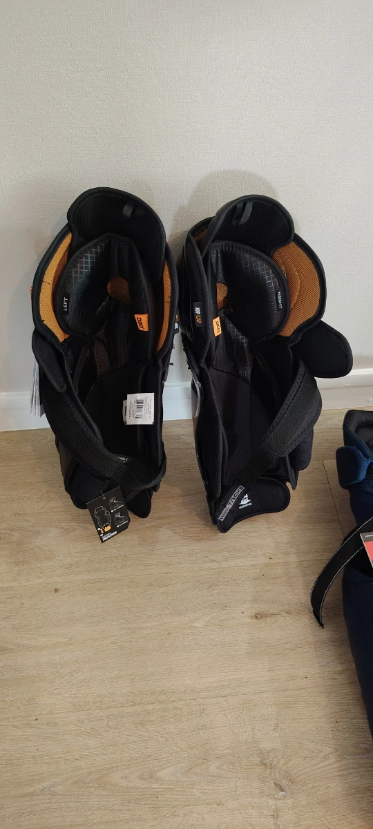 Photo 2 de Jambières CCM Jambières CCM TACKS XR PRO 15" taille 15" SR